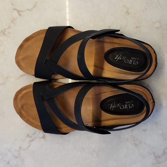 Euro Soft Gianetta Black Sandal, size 8, Thong with Velcro Strap, Vegan - Picture 2 of 5